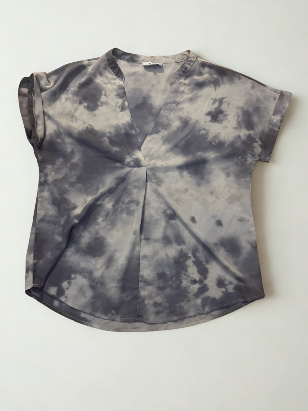 Chances R Brand Gray Tie Dye V-Neck Blouse Top Size Medium Short Sleeve